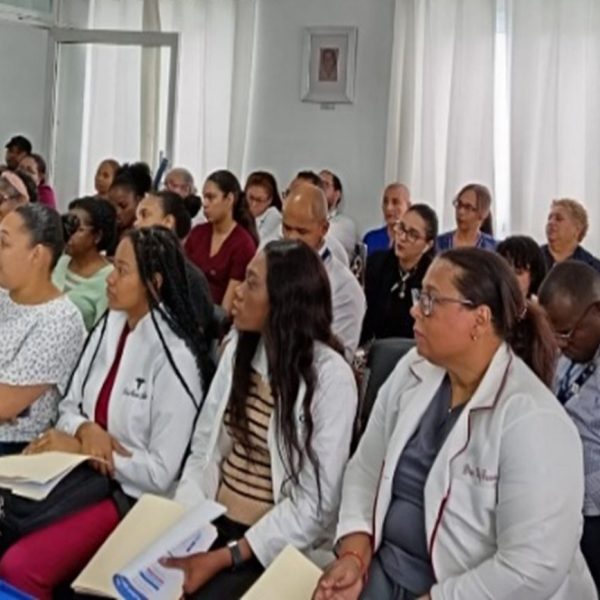 &ldquo;Profilaxis Pre y Post Exposici&oacute;n al VIH&rdquo; dirigido a m&eacute;dicos, Psic&oacute;logos y personal de atenci&oacute;n al usuario