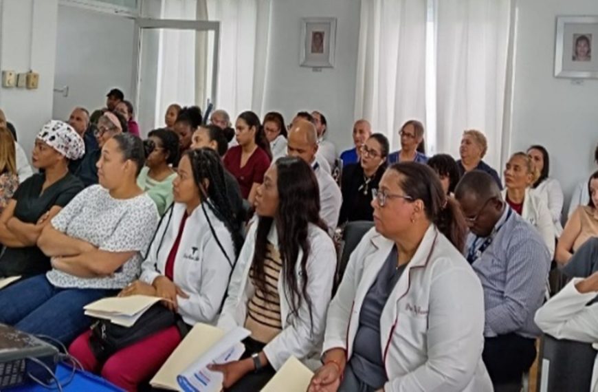 &ldquo;Profilaxis Pre y Post Exposici&oacute;n al VIH&rdquo; dirigido a m&eacute;dicos, Psic&oacute;logos y personal de atenci&oacute;n al usuario